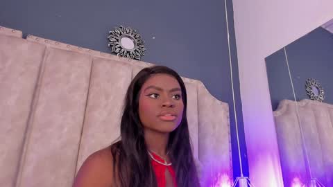 Snapshot of isabellabroms21 chatting on 01/17/25, 09:06    v online show from 01/17/25, 09:06