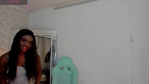 Snapshot of isabellabroms21 chatting on 09/12/25, 10:10    v online show from 09/12/25, 10:10