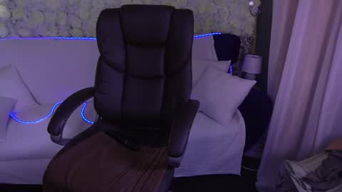 Snapshot of isabellafoxyy chatting on 06/04/26, 06:08 Marina online show from 06/04/26, 06:08
