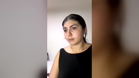 Snapshot of isabellagh1 chatting on 07/05/26, 11:34 Instagram soybella01 online show from 07/05/26, 11:34