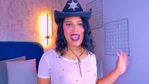 Isabella online show from 10/28/25, 08:11