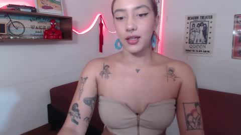 Snapshot of isabellakoff chatting on 11/07/25, 12:16 Tati - online show from 11/07/25, 12:16