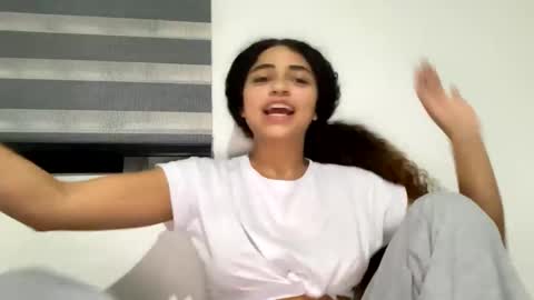 Snapshot of isabellakoffs chatting on 12/17/24, 03:06 Isabella.. back again online show from 12/17/24, 03:06