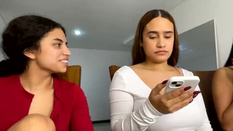 Snapshot of isabellakoffs chatting on 01/16/25, 03:23 Isabella.. back again online show from 01/16/25, 03:23