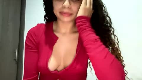 Snapshot of isabellakoffs chatting on 01/27/25, 01:48 Isabella.. back again online show from 01/27/25, 01:48