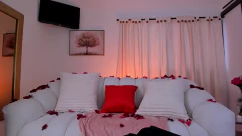 Snapshot of isabellalux_ chatting on 02/14/26, 01:08 ISABELLA online show from 02/14/26, 01:08