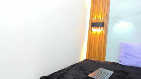 isabellamonet online show from 11/14/25, 11:09