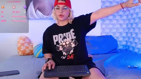 Snapshot of isabellamoutt chatting on 12/17/24, 11:16 Isabella Mout online show from 12/17/24, 11:16