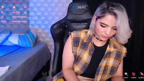 Snapshot of isabellamoutt chatting on 12/31/24, 05:00 Isabella Mout online show from 12/31/24, 05:00