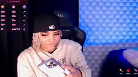 Snapshot of isabellamoutt chatting on 01/25/25, 02:37 Isabella Mout online show from 01/25/25, 02:37