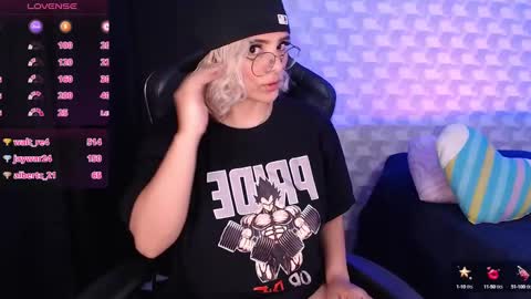 Snapshot of isabellamoutt chatting on 01/25/25, 05:40 Isabella Mout online show from 01/25/25, 05:40