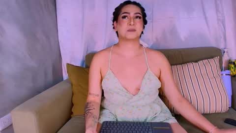 Snapshot of isabellas_smith chatting on 02/23/26, 06:00 Martina IG martissmith01 online show from 02/23/26, 06:00