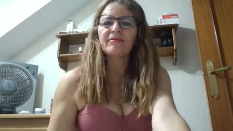 Snapshot of isabellawouti chatting on 10/19/25, 08:42 isabella online show from 10/19/25, 08:42