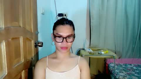 Snapshot of isabelle_amore chatting on 05/13/26, 09:55 Ysa online show from 05/13/26, 09:55