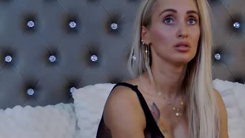 Snapshot of isabelleethan chatting on 02/04/25, 05:53 IsabelleEthan online show from 02/04/25, 05:53