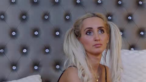 Snapshot of isabelleethan chatting on 02/10/25, 12:29 IsabelleEthan online show from 02/10/25, 12:29