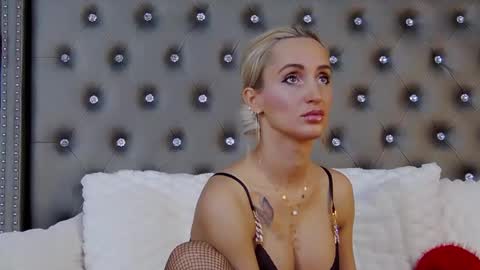 Snapshot of isabelleethan chatting on 02/17/25, 02:31 IsabelleEthan online show from 02/17/25, 02:31