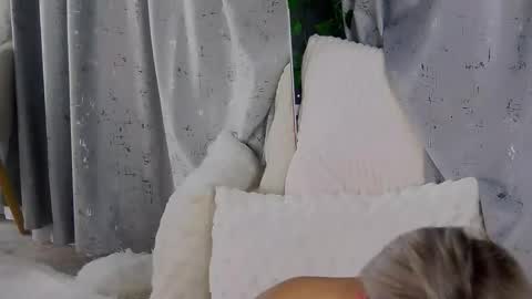 Snapshot of isabelleethan chatting on 02/20/26, 03:03 IsabelleEthan online show from 02/20/26, 03:03