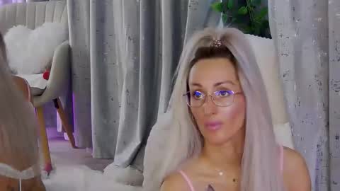 Snapshot of isabelleethan chatting on 02/20/26, 06:26 IsabelleEthan online show from 02/20/26, 06:26