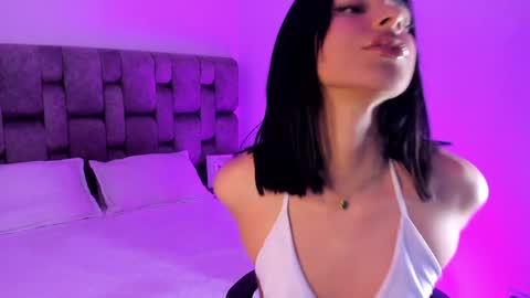 Snapshot of isabellefoxx chatting on 12/11/24, 05:21 Isa online show from 12/11/24, 05:21