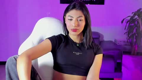 Snapshot of isabellefoxx chatting on 12/13/24, 08:37 Isa online show from 12/13/24, 08:37