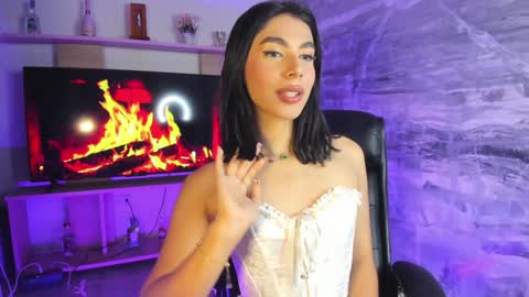 Snapshot of isabellefoxx chatting on 12/17/24, 02:44 Isa online show from 12/17/24, 02:44