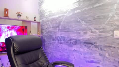 Snapshot of isabellefoxx chatting on 12/19/24, 04:13 Isa online show from 12/19/24, 04:13