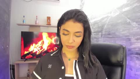 Snapshot of isabellefoxx chatting on 12/24/24, 05:05 Isa online show from 12/24/24, 05:05