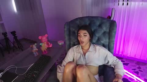 Snapshot of isabellefoxx chatting on 01/05/25, 12:31 Isa online show from 01/05/25, 12:31