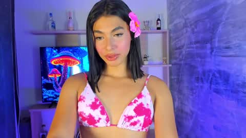 Snapshot of isabellefoxx chatting on 01/28/25, 05:32 Isa online show from 01/28/25, 05:32