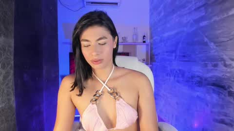 Snapshot of isabellefoxx chatting on 03/04/25, 02:42 Isa online show from 03/04/25, 02:42