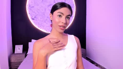 Snapshot of isabellefoxx chatting on 03/05/25, 10:21 Isa online show from 03/05/25, 10:21