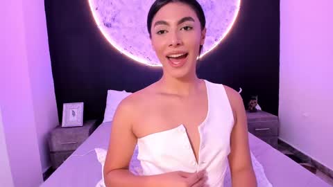 Snapshot of isabellefoxx chatting on 03/06/25, 01:27 Isa online show from 03/06/25, 01:27