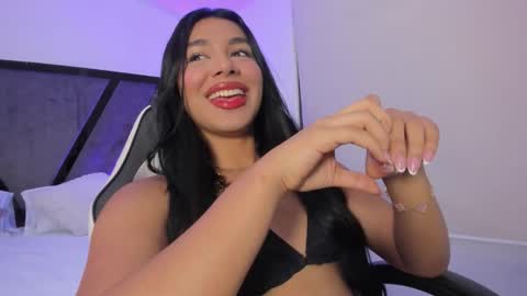 Snapshot of isabellefoxx chatting on 09/25/25, 10:35 Isa online show from 09/25/25, 10:35