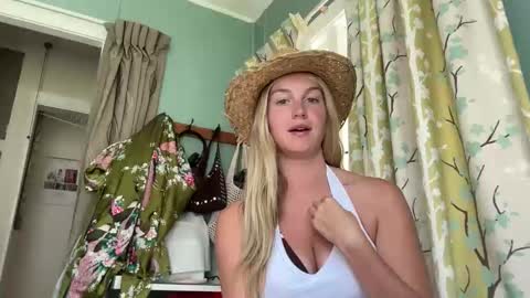 Snapshot of isabellesings chatting on 01/08/26, 01:30 isabellesings online show from 01/08/26, 01:30