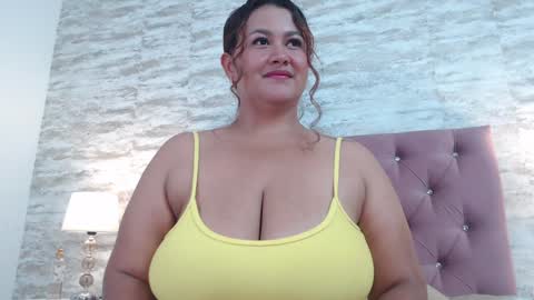 Snapshot of isabellmendez_ chatting on 12/28/24, 02:11 IsabellMendez online show from 12/28/24, 02:11