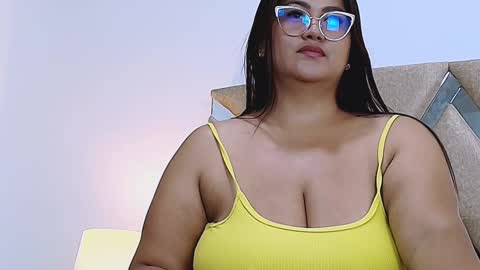 Snapshot of isabellmendez_ chatting on 03/12/25, 06:33 IsabellMendez online show from 03/12/25, 06:33