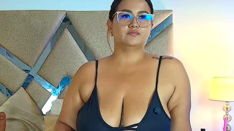 Snapshot of isabellmendez_ chatting on 09/10/25, 06:52 IsabellMendez online show from 09/10/25, 06:52