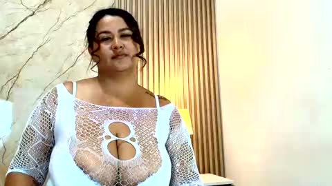 Snapshot of isabellmendez_ chatting on 07/24/26, 10:30 IsabellMendez online show from 07/24/26, 10:30