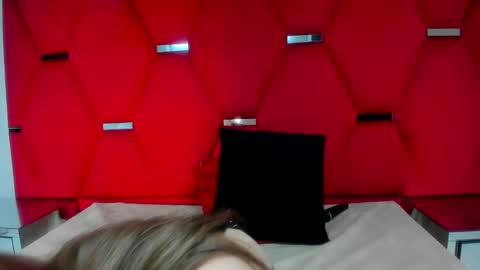 Snapshot of isabellmoon16 chatting on 02/22/25, 12:08 Elizabet online show from 02/22/25, 12:08