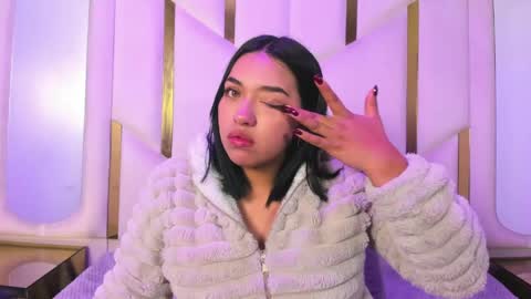 Snapshot of isabellrodriguez18 chatting on 05/20/26, 03:45 isabellrodriguez18 online show from 05/20/26, 03:45