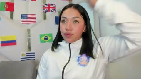 Snapshot of isabellrodriguez18 chatting on 06/14/26, 04:47 isabellrodriguez18 online show from 06/14/26, 04:47