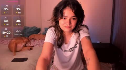 Snapshot of isabelprietoo chatting on 05/04/26, 12:17 Isa online show from 05/04/26, 12:17
