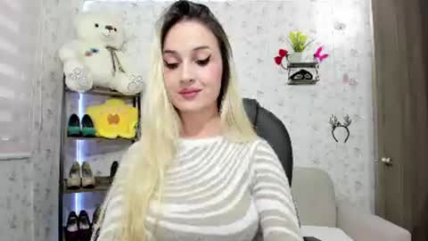 Snapshot of isablonde1 chatting on 07/08/26, 09:30 ISABELLA online show from 07/08/26, 09:30