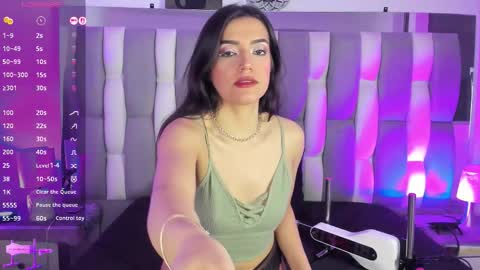 Snapshot of isadiazz chatting on 11/22/25, 05:17 Isa online show from 11/22/25, 05:17