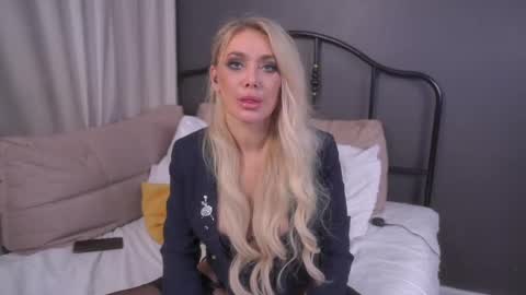 isadoradunkan online show from 03/11/25, 12:33