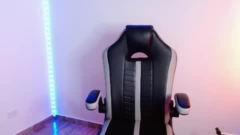 ISADORA online show from 04/23/26, 03:58