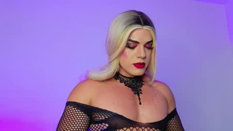 Isabella Hilton online show from 09/26/25, 06:01