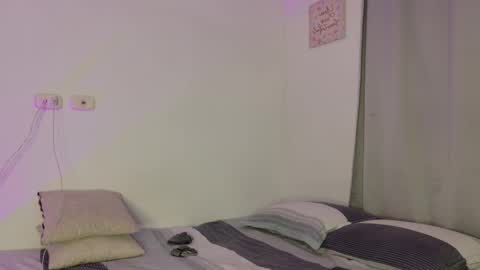 Isabella Hilton online show from 12/02/25, 08:37