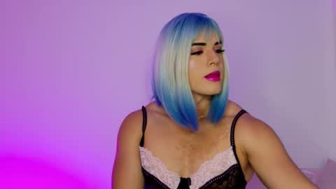 Isabella Hilton online show from 02/07/26, 12:09